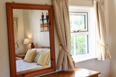 Light and airy Kingsize bedroom